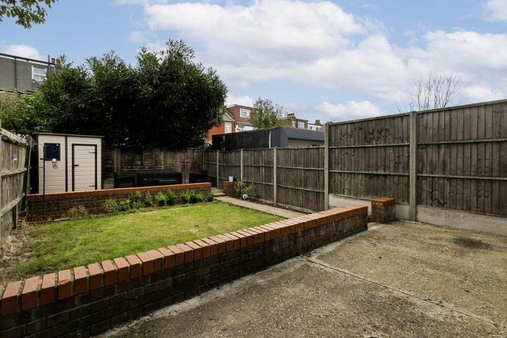 			5 Bedroom, 1 bath, 1 reception House			 Burnley Road, DOLLIS HILL